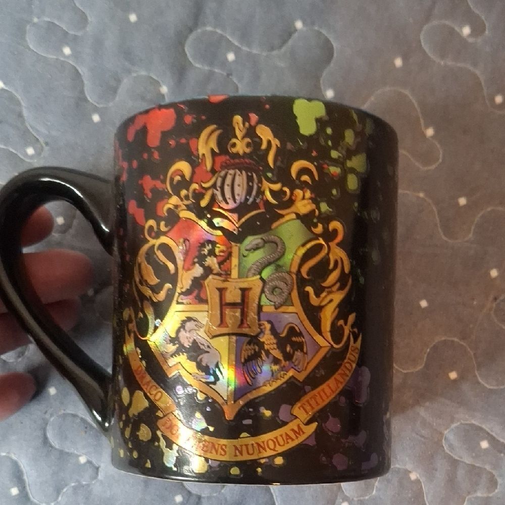 Hogwarts Crest Black Mug